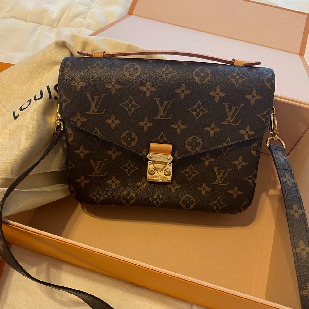 Louis Vuitton Pochette Métis